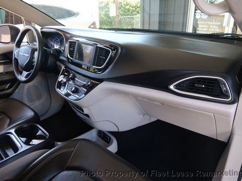 Used 2020 Chrysler Voyager Lxi FWD image 24