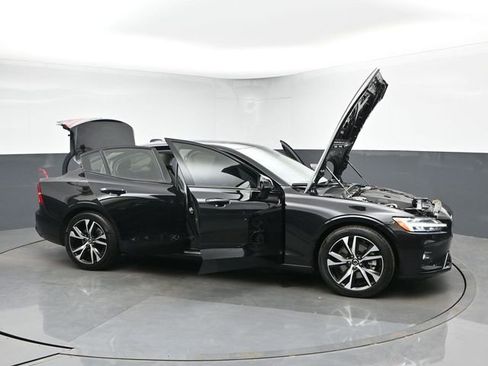 Used 2025 Volvo S60 B5 Plus AWD/4WD image 51
