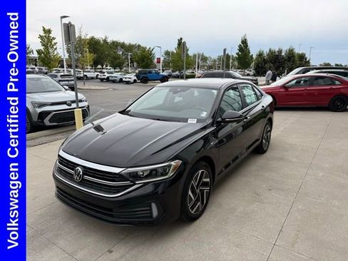 Used 2023 Volkswagen Jetta SEL FWD image 3