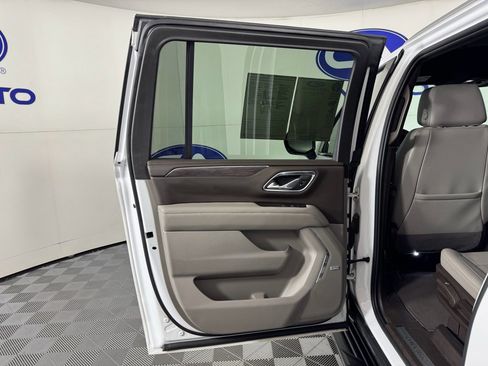Used 2023 Chevrolet Suburban LT image 30