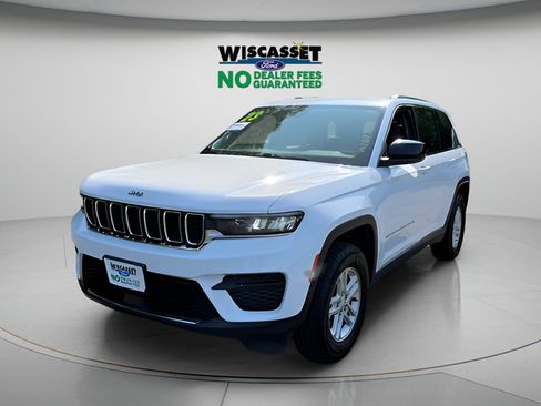 Used 2023 Jeep Grand Cherokee Laredo AWD/4WD image 17