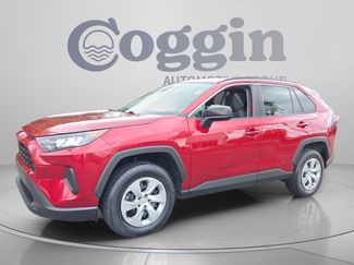 Used 2020 Toyota RAV4 LE FWD video 1