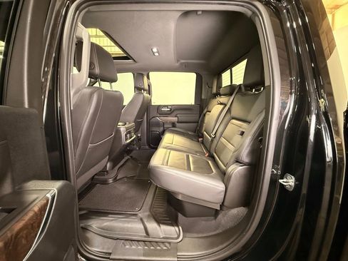 Used 2021 GMC Sierra 3500 Denali w/ Denali Black Diamond Edition image 17