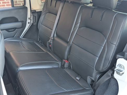 Used 2023 Jeep Wrangler Sahara w/ Cold Weather Group image 17