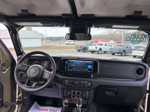Used 2025 Jeep Gladiator Rubicon w/ Convenience Group image 9