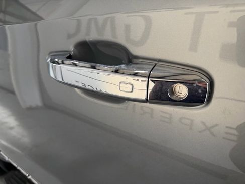 Used 2026 GMC Sierra 1500 SLT image 3