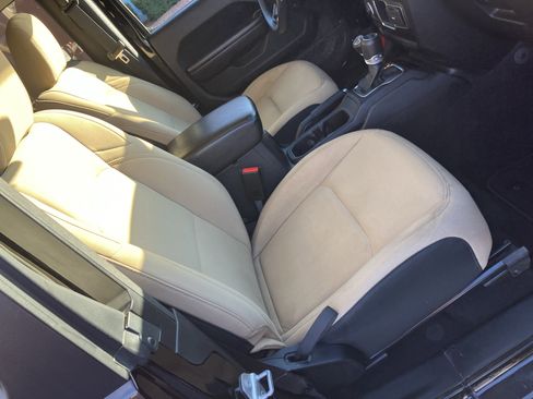 Used 2021 Jeep Wrangler Sport image 9