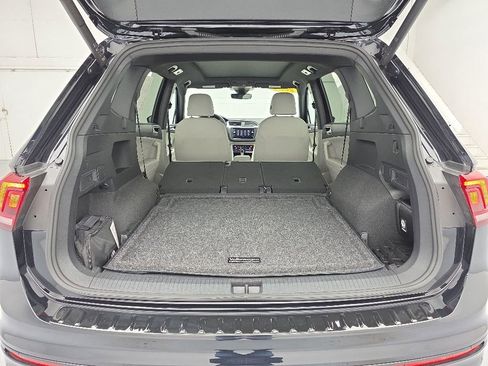 Used 2024 Volkswagen Tiguan SE R-Line AWD/4WD image 45