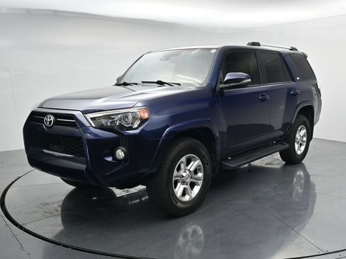 Used 2020 Toyota 4Runner SR5 Premium w/ Moonroof Package AWD/4WD image 4