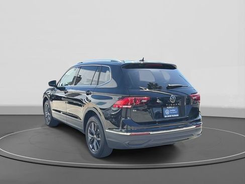 Used 2023 Volkswagen Tiguan SE FWD image 3