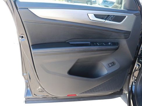 Used 2024 Volkswagen Atlas Cross Sport SE image 8