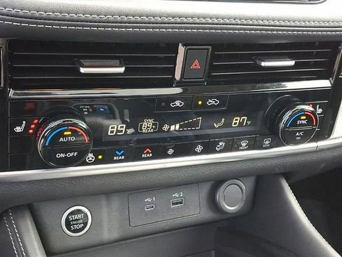 Used 2021 Nissan Rogue SL w/ Premium Package image 17