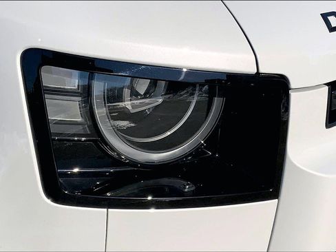 New 2026 Land Rover Defender 110 X-Dynamic SE image 13