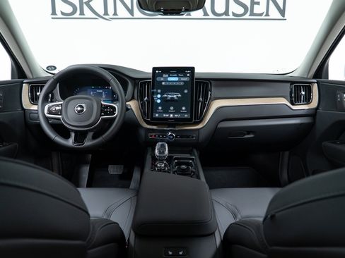 New 2026 Volvo XC60 B5 Plus w/ Protection Package Premier image 15