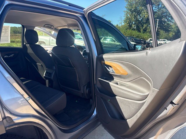 Used 2018 GMC Terrain SLE w/ Driver Convenience Package AWD/4WD image 19