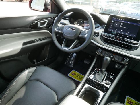 Used 2025 Jeep Compass Limited AWD/4WD image 9