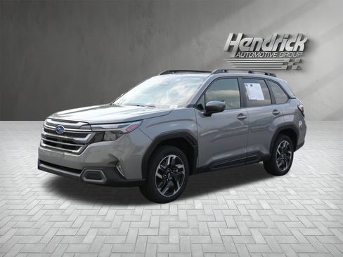 Used 2025 Subaru Forester Limited AWD/4WD image 5