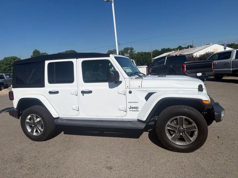 Used 2019 Jeep Wrangler Unlimited Sahara AWD/4WD image 2