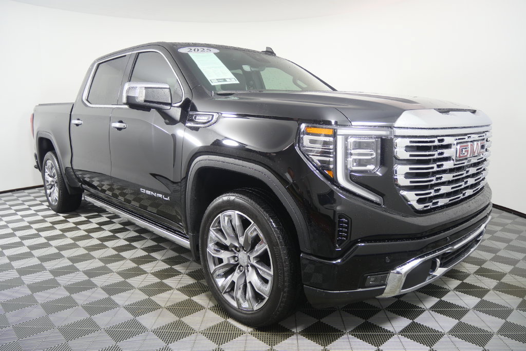 Used 2025 GMC Sierra 1500 Denali AWD/4WD image 2