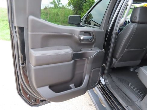 Certified 2021 Chevrolet Silverado 1500 LT Trail Boss w/ LT Trail Boss Premium Package AWD/4WD image 32