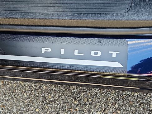 Used 2025 Honda Pilot EX-L image 15