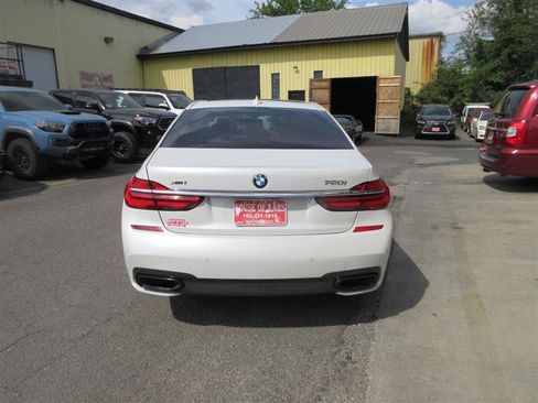 Used 2018 BMW 750i xDrive image 4
