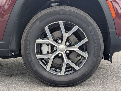 Used 2025 Jeep Grand Cherokee Limited RWD image 13