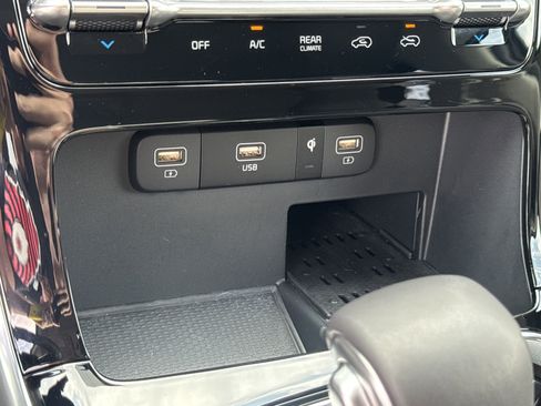 Certified 2024 Kia Carnival SX Prestige image 33