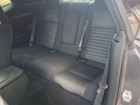 Used 2011 Dodge Challenger SE image 11
