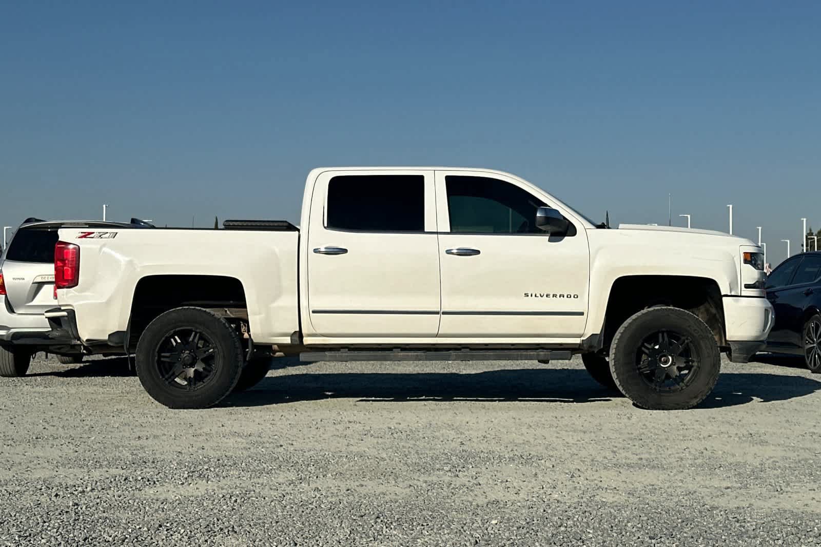 Used 2018 Chevrolet Silverado 1500 LTZ Z71 w/ LTZ Plus Package AWD/4WD image 9