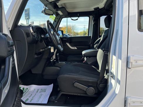 Used 2018 Jeep Wrangler Unlimited Sahara w/ Max Tow Package image 19