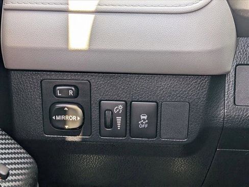 Used 2013 Toyota RAV4 LE FWD image 15