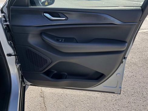 New 2025 Jeep Grand Cherokee Laredo X w/ Luxury Tech Group I image 21