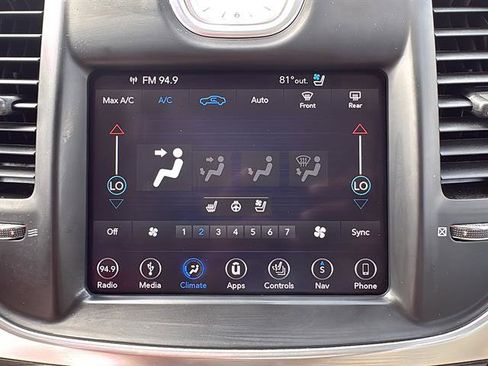 Used 2018 Chrysler 300 Limited RWD image 24