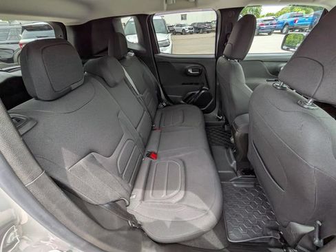 Used 2021 Jeep Renegade Latitude w/ Convenience Group AWD/4WD image 18
