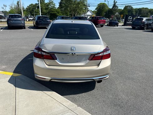 Used 2017 Honda Accord EX-L image 7