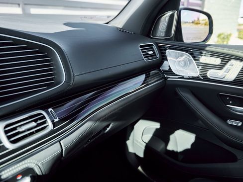 Used 2024 Mercedes-Benz Maybach GLS 600 4MATIC image 63