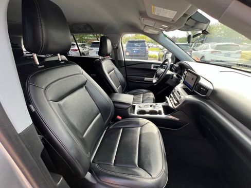 Used 2023 Ford Explorer XLT w/ Equipment Group 202A image 28