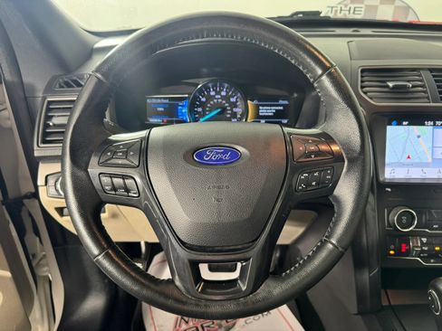 Used 2019 Ford Explorer XLT w/ Equipment Group 202A AWD/4WD image 13