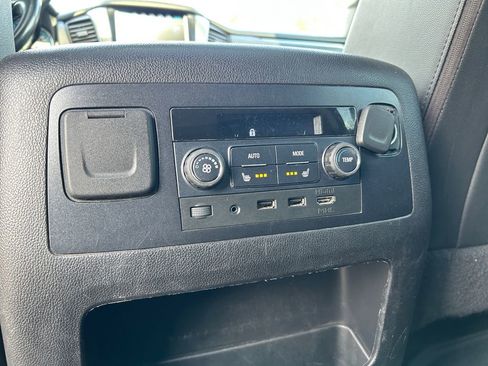 Used 2020 Chevrolet Suburban LT AWD/4WD image 33