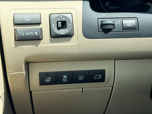 Used 2013 Lexus LX 570 4WD w/ Luxury Pkg image 47
