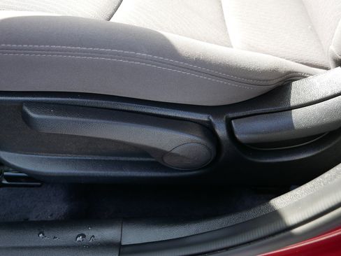 Used 2016 Hyundai Elantra SE image 20