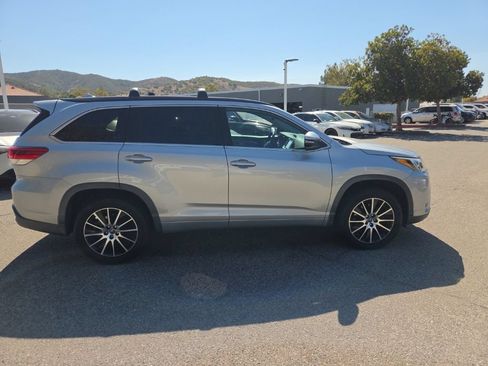 Certified 2018 Toyota Highlander SE FWD image 7