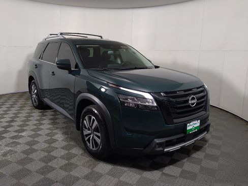 Used 2022 Nissan Pathfinder SL w/ SL Black Package AWD/4WD image 14