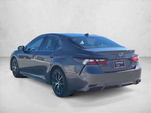 Used 2023 Toyota Camry SE image 7