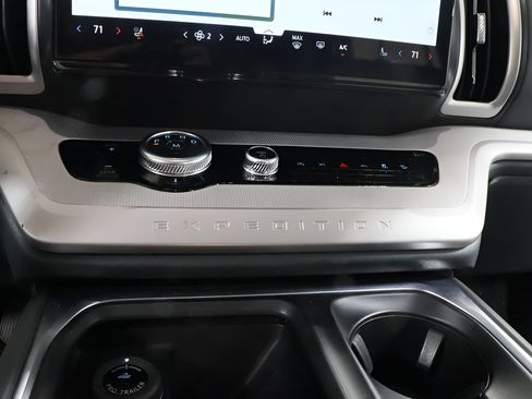Used 2025 Ford Expedition Active AWD/4WD image 11