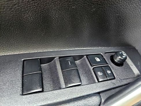 Used 2023 Toyota Corolla Cross SE image 31