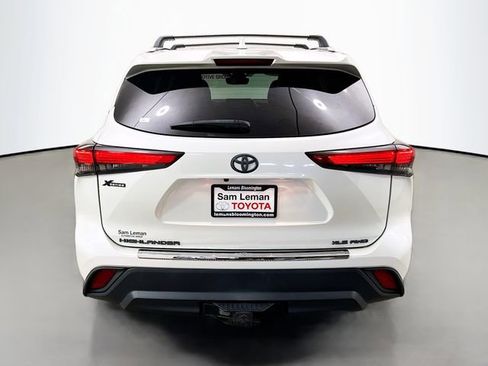 Used 2021 Toyota Highlander XLE image 6