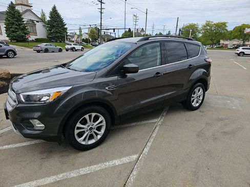 Used 2018 Ford Escape SE w/ SE Sync 3 Package FWD image 8