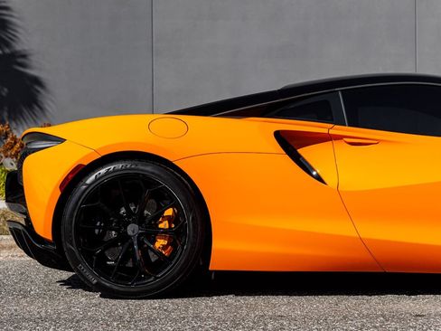 Used 2025 McLaren Artura RWD image 13